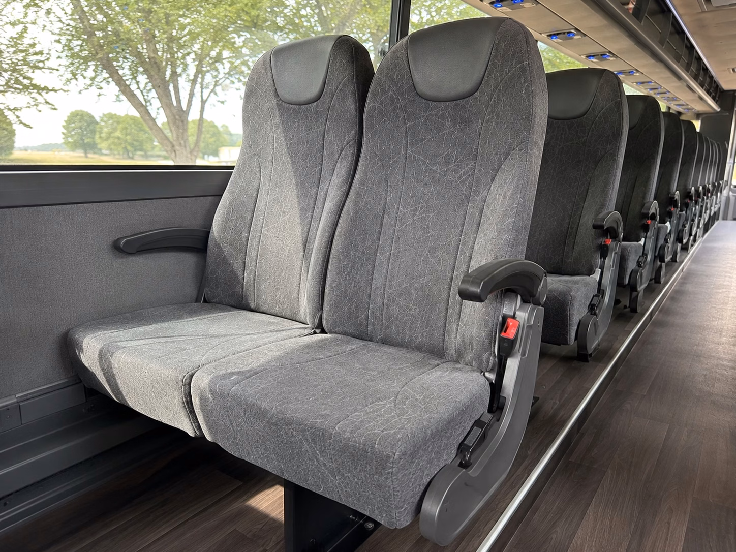 shuttle your wedding guests between waterbury hotels and ceremony venues without a single headache